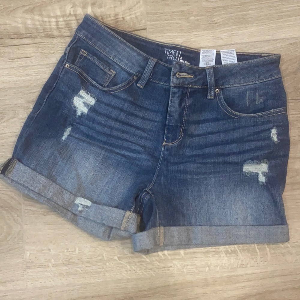 Time and Tru Mid rise shorts